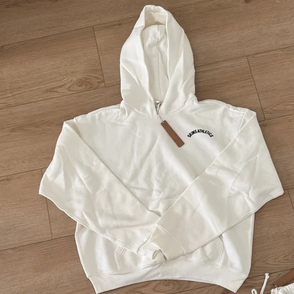 SKIMS Athletics White Lounge Set - Picture 5 of 9